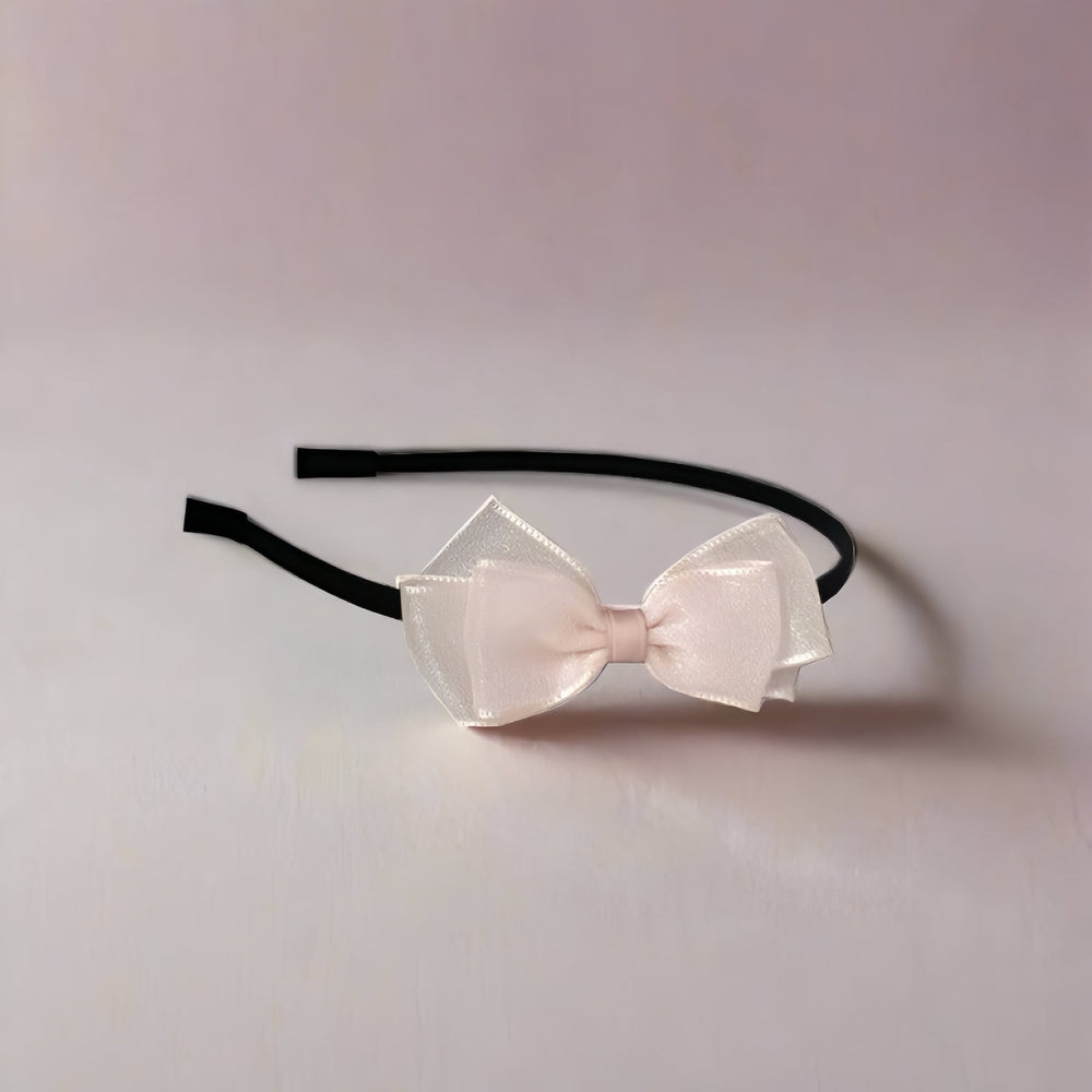 Showcasing a delicate pink silk yarn bow, this headband is perfect for adding a gentle touch of color and elegance to any outfit. The triple-layer design enhances its refined look.