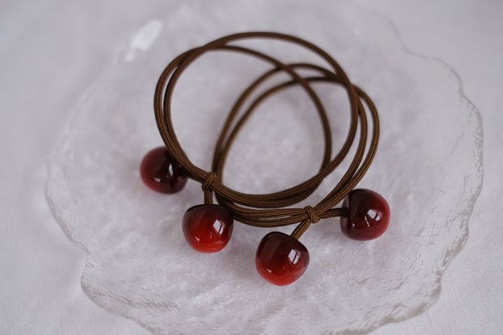 There are 2 hair ties in each set.