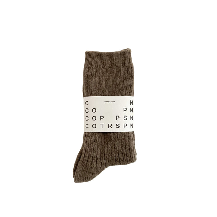 The deep and matte brown shade of this pair of wool-blend socks mimics the color of raw cocoa.