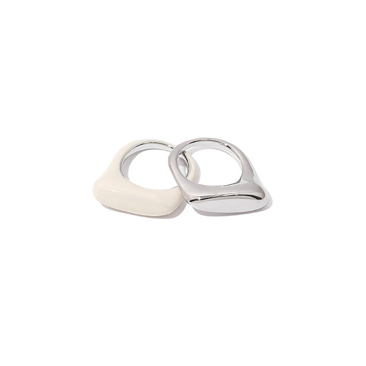 Ideal for modern minimalists and those with an eye for design, the Echo Duo set makes a thoughtful gift or a chic addition to your jewelry collection.