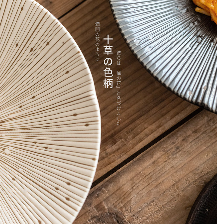 Close-up of the plate's edge, showing the fine craftsmanship and the smooth, rounded finish.