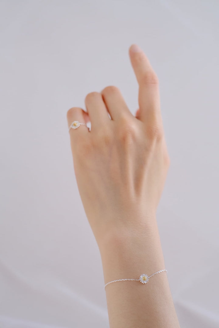 The Daisy bracelet and ring may be small in size, but they possess the magic to transform an everyday outfit into one that looks sweet and refined.