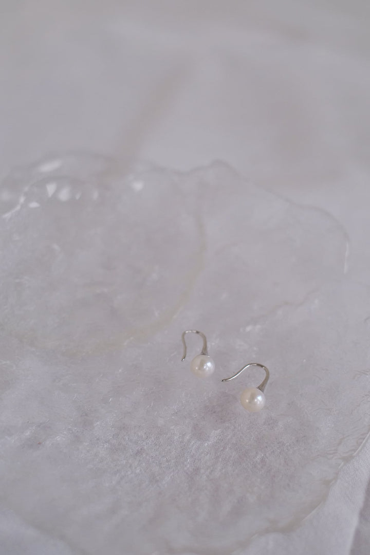 Weighing between 1.8 to 2.2 grams per earring and measuring 18.5mm in length, these earrings are lightweight and comfortable for all-day wear.