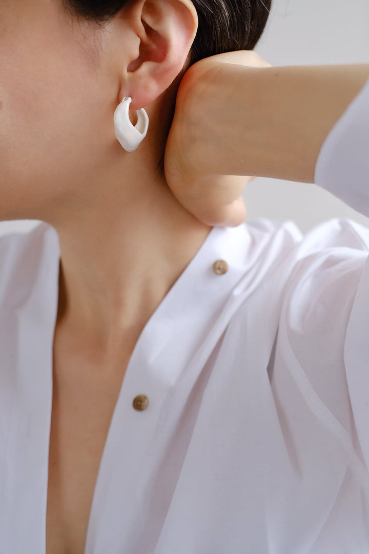 Perfect for any occasion, from casual outings to formal events, these wavy hoop earrings are a must-have addition to your jewelry collection.