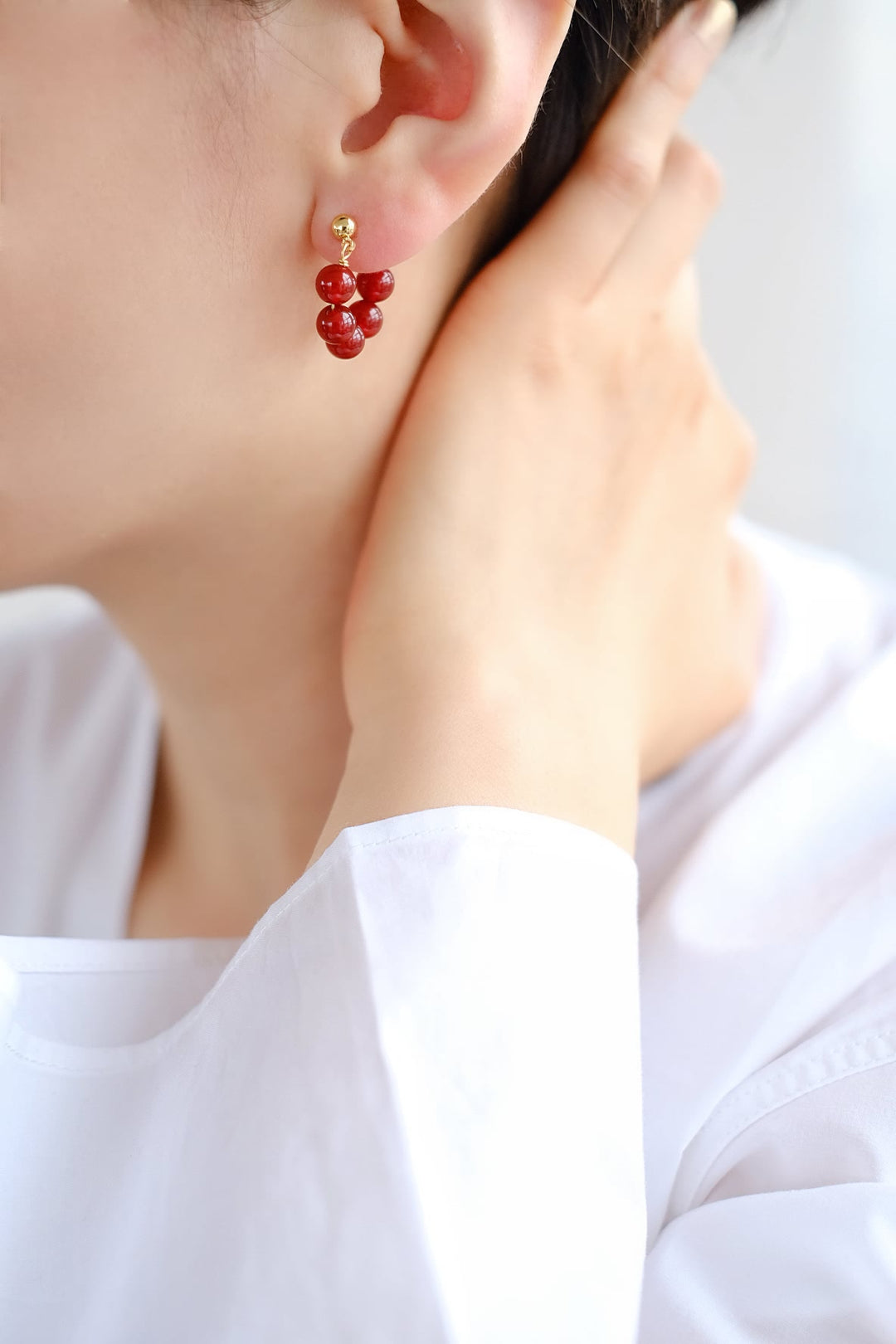 Perfect for gifting or personal indulgence, these red onyx hoop earrings add a touch of glamor to your everyday look or special events.