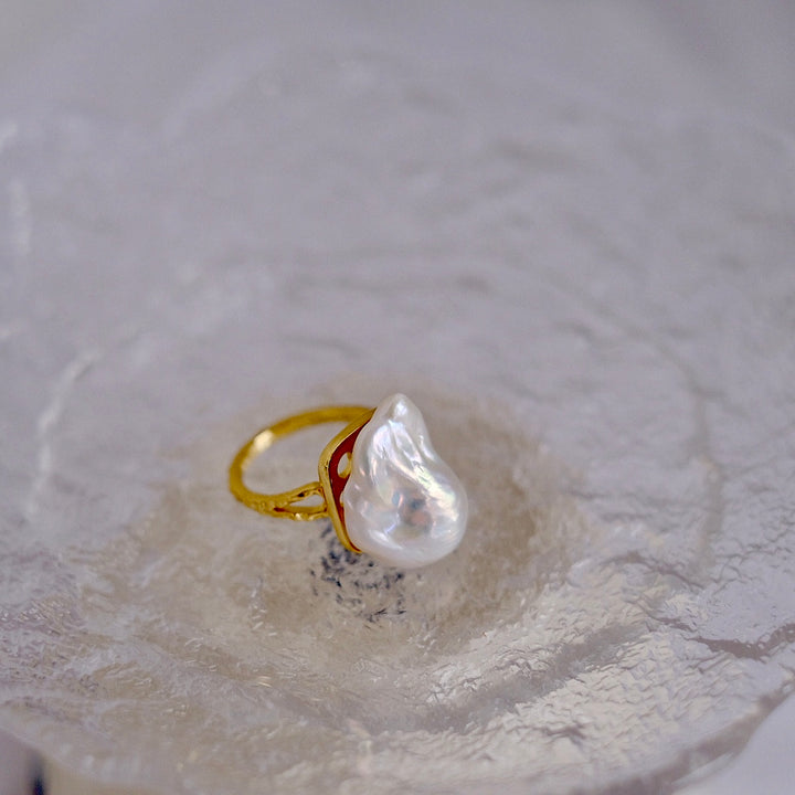Showcase the organic beauty of the chunky baroque pearl ring, featuring its lustrous surface and irregular shape.