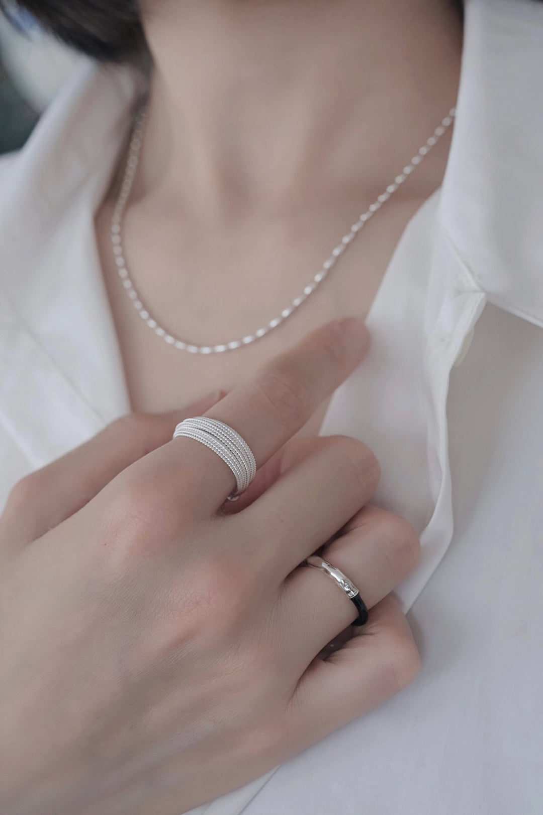 The sleek and versatile design of the black enamel ring makes it great for everyday wear.