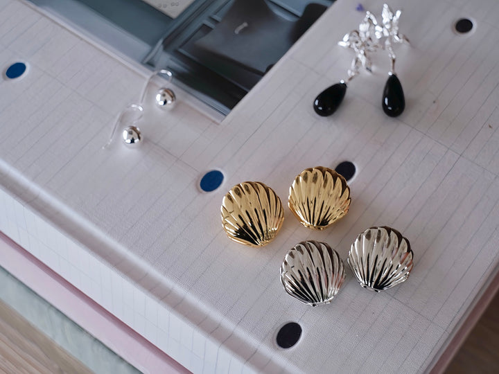 Seashell - huggie earrings in gold and silver colors
