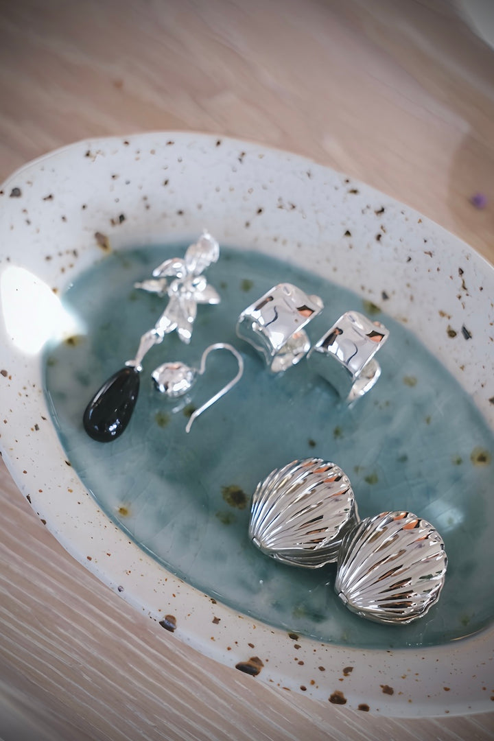 Seashell - huggie earrings in gold and silver colors