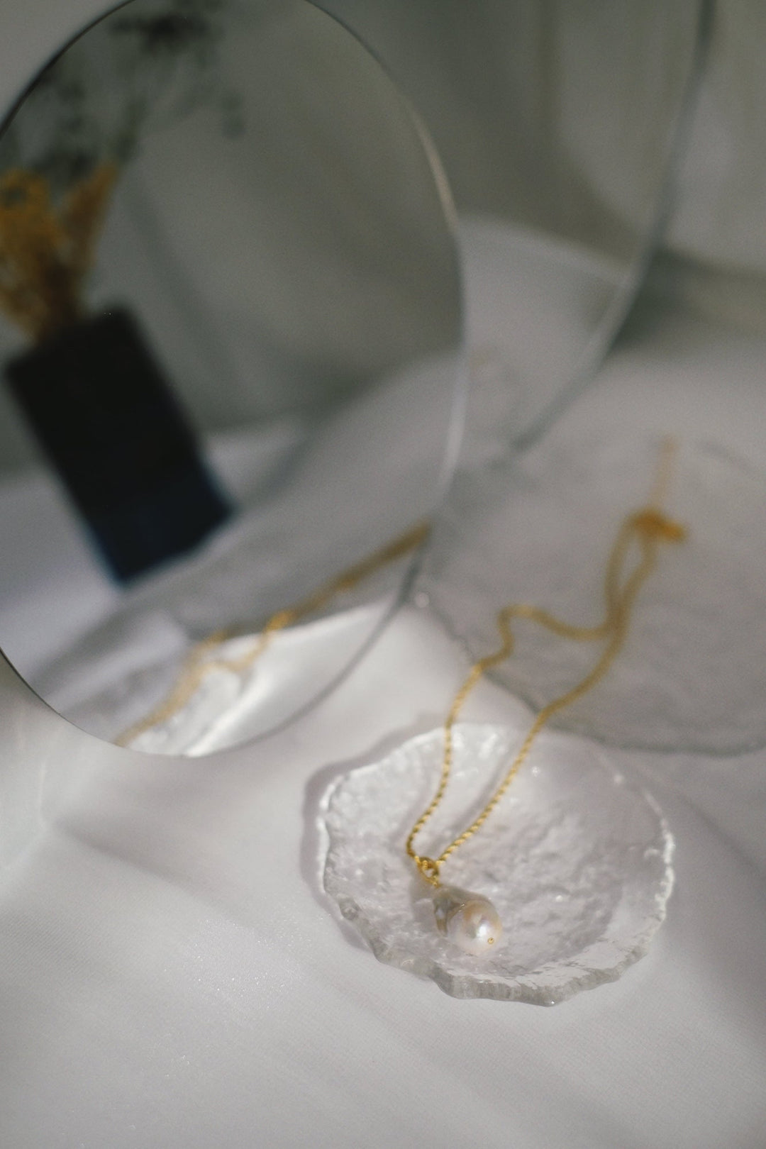 Add a touch of luxury to your ensemble with our elegant baroque pearl pendant necklace.