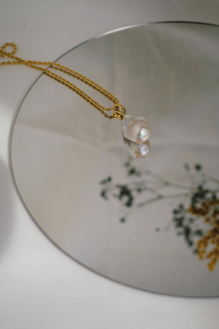 Baroque pearls resemble abstract or organic forms, therefore highly sought after for their artistic and organic appeal.