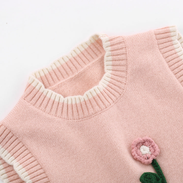 Made from 80% cashmere and 20% wool, this children's cashmere sweater combines style and warmth, perfect for kids' fashion and cozy layering.