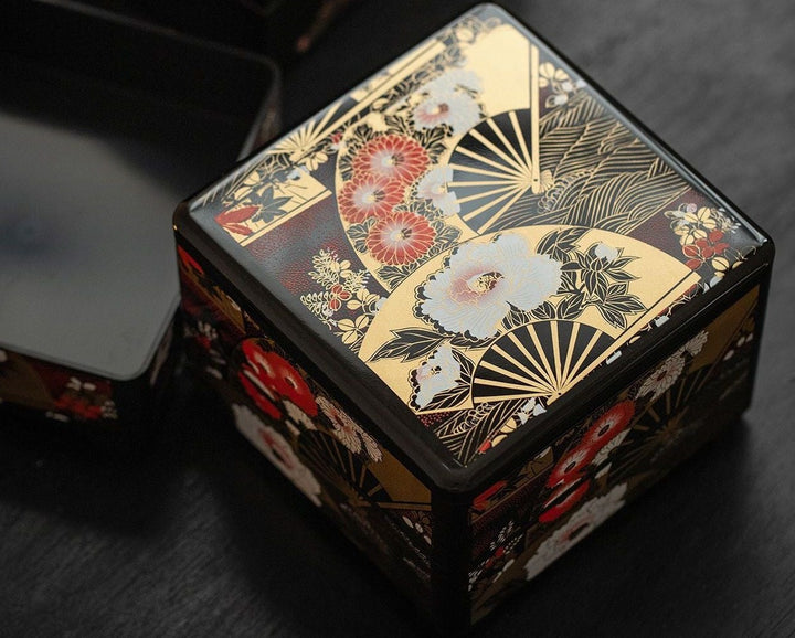 A close-up shot of the jewelry box's lid, focusing on the smooth, polished finish and the seamless integration of the lacquer layers.