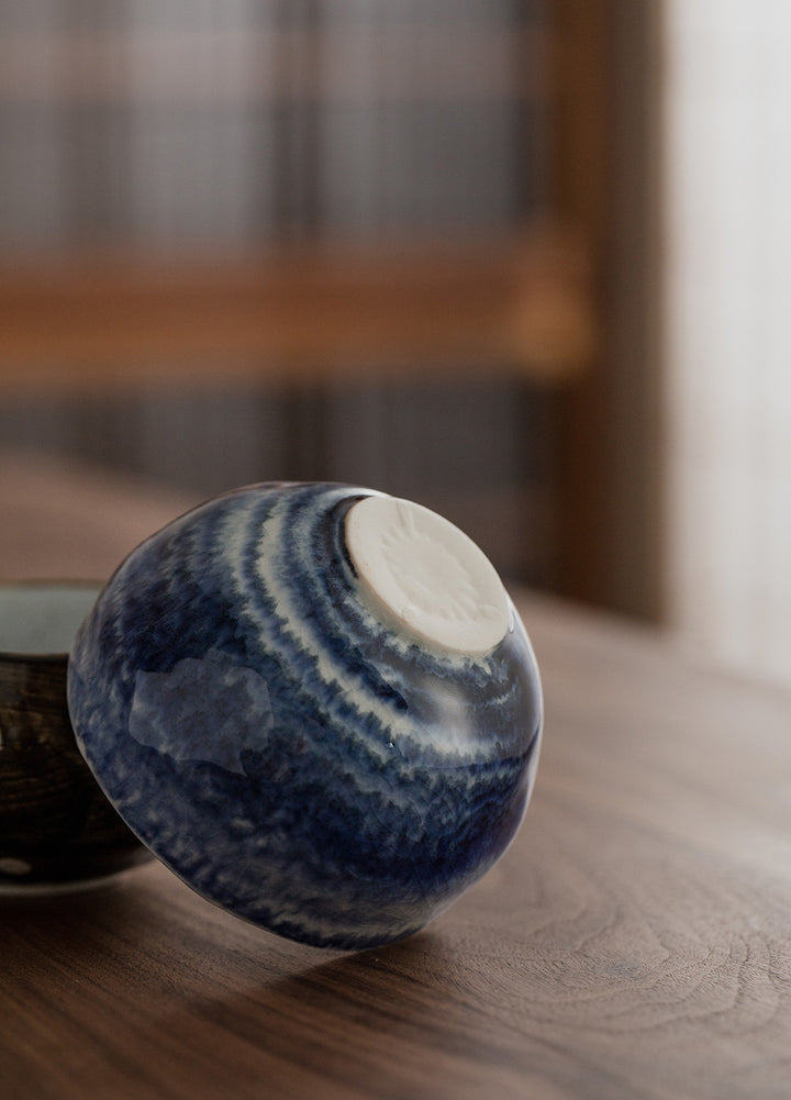 The harmonious blend of matte and shiny finishes creates a dynamic visual experience for your table.