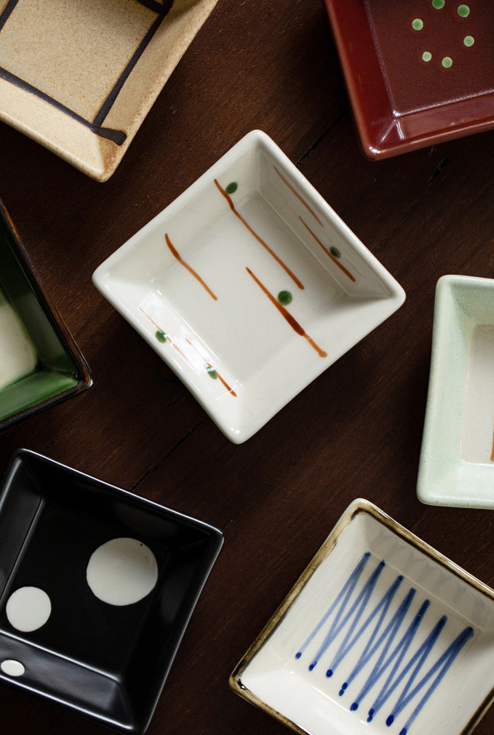 Those plates embody the simplicity and elegance typical of Japanese design.