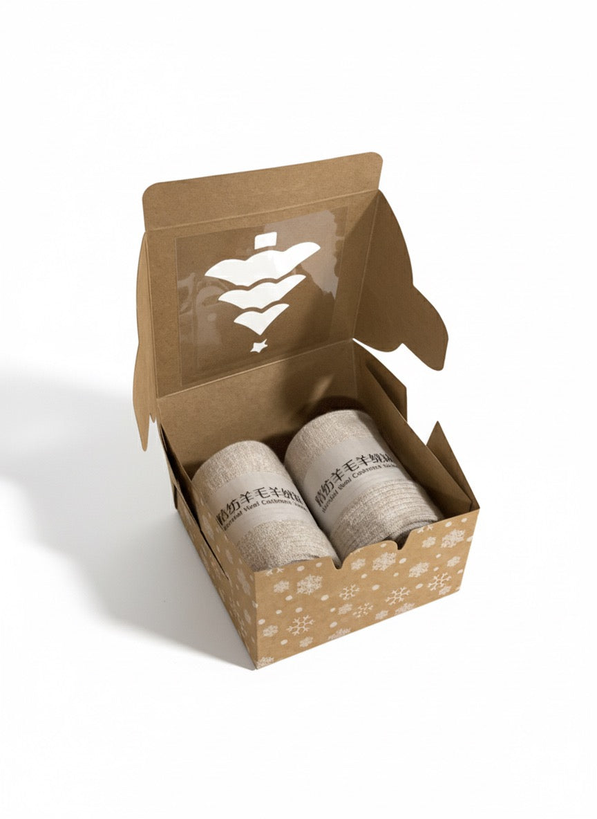 Women’s wool and cashmere socks – 2-pair Christmas box in beige with festive design